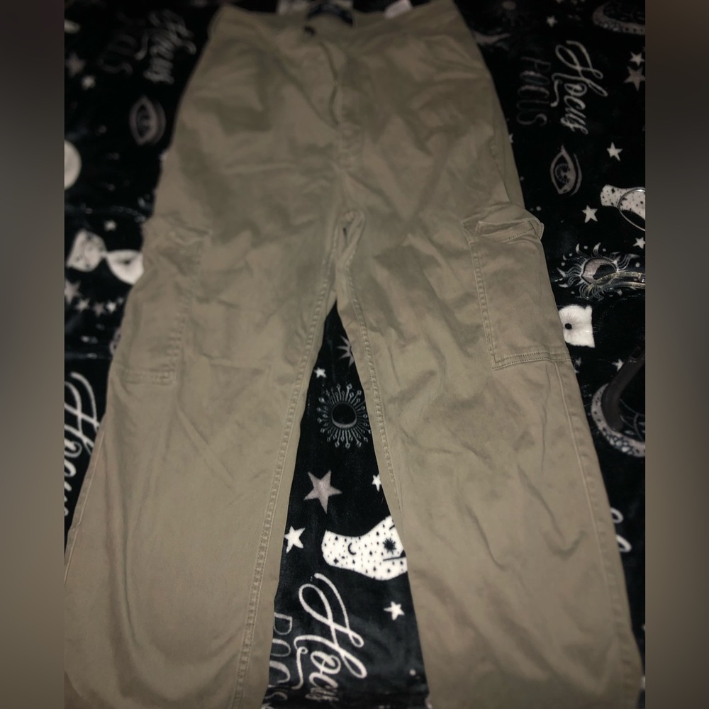 COPY - size 9/8 hollister ultra high rise dad cargo pants